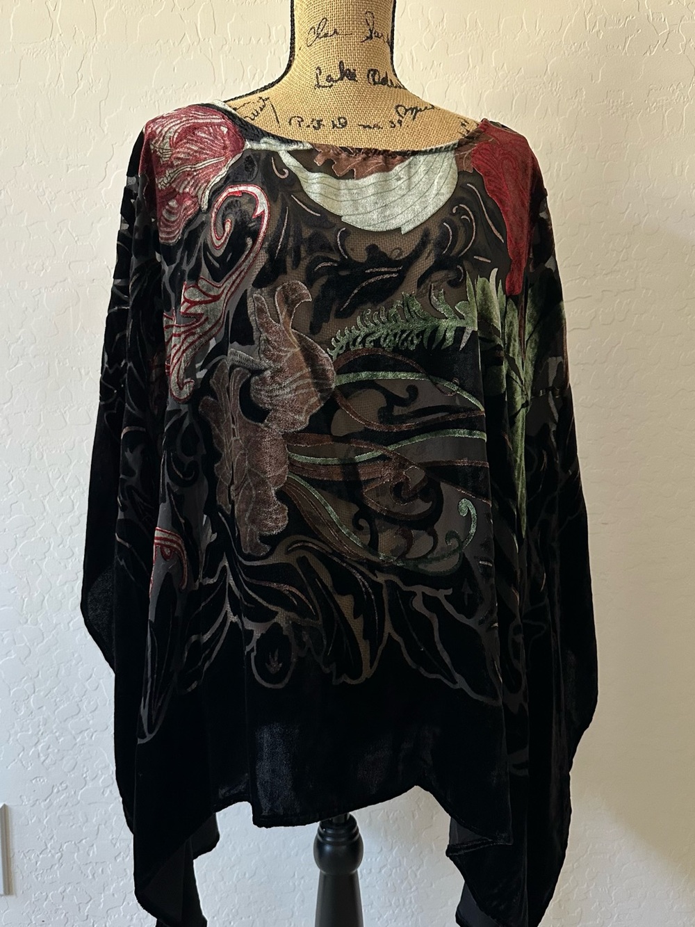 NWT John Mark Enchanted Evening Woman’s Black Floral Velvet Pancho Size 0X/1X